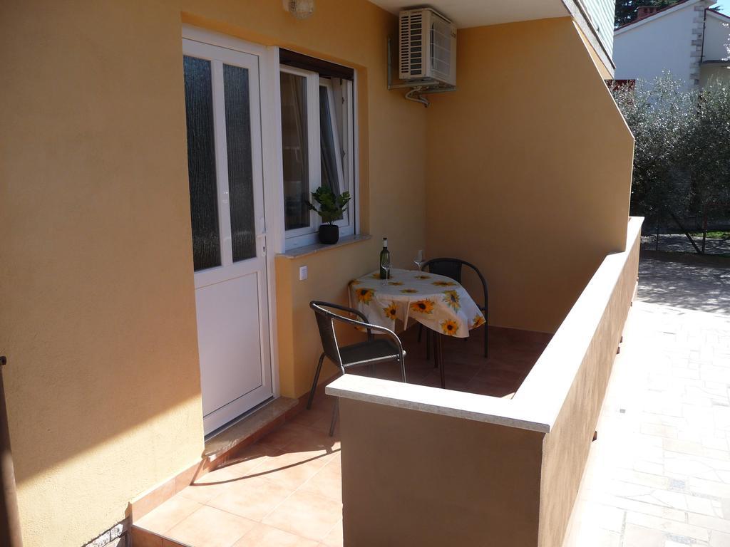 Apartments & Rooms Milka Umag Bagian luar foto