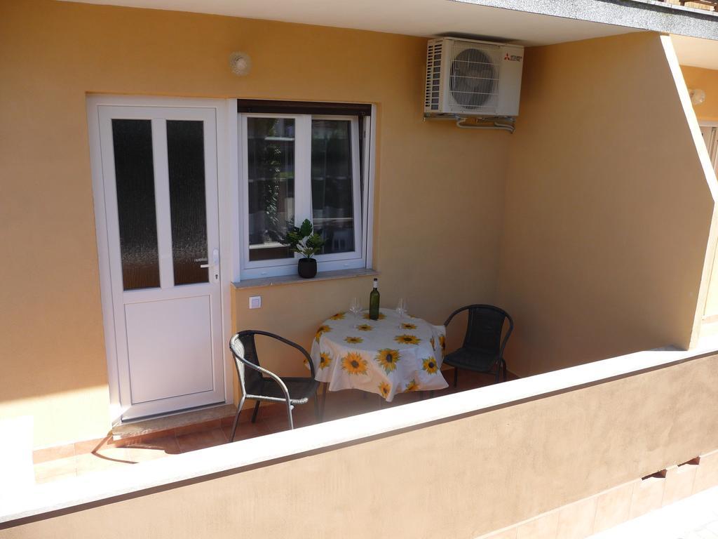 Apartments & Rooms Milka Umag Bagian luar foto