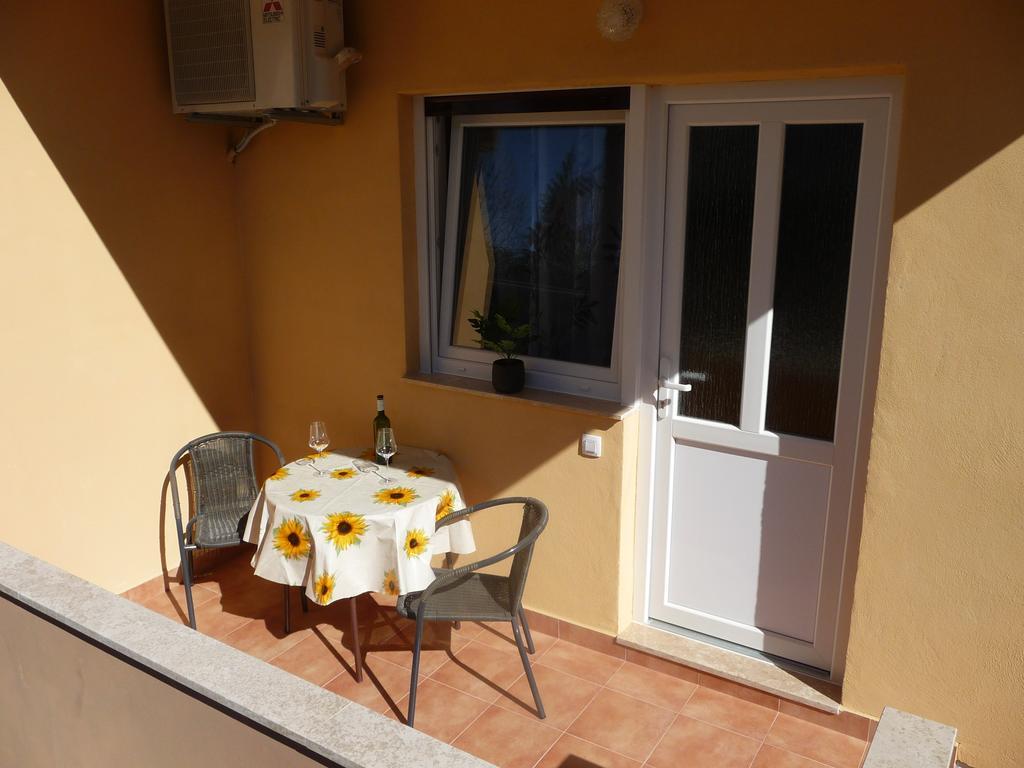 Apartments & Rooms Milka Umag Bagian luar foto