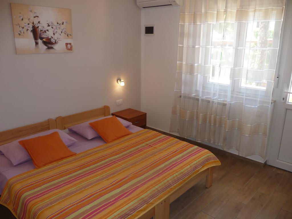 Apartments & Rooms Milka Umag Bagian luar foto