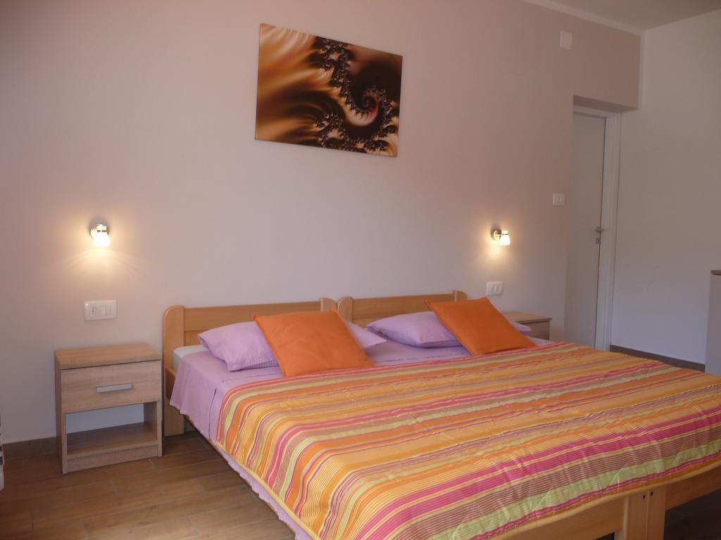 Apartments & Rooms Milka Umag Bagian luar foto