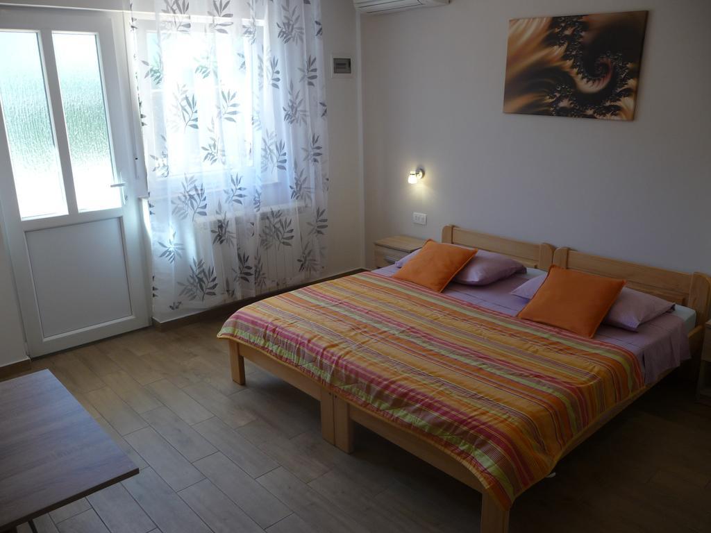 Apartments & Rooms Milka Umag Bagian luar foto
