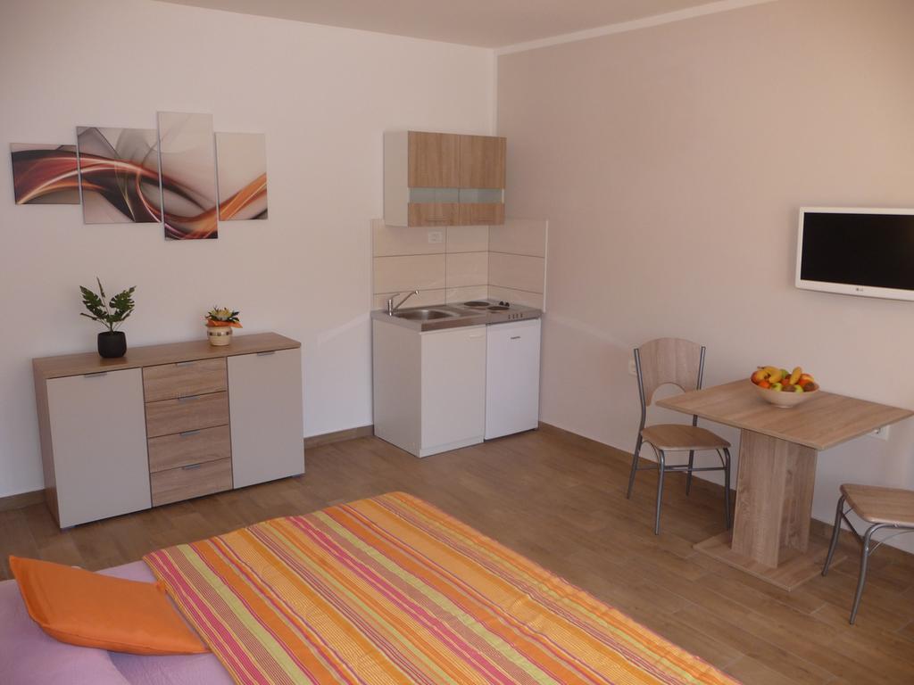 Apartments & Rooms Milka Umag Bagian luar foto