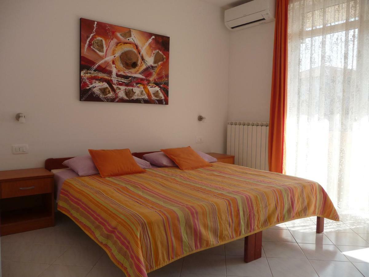 Apartments & Rooms Milka Umag Bagian luar foto