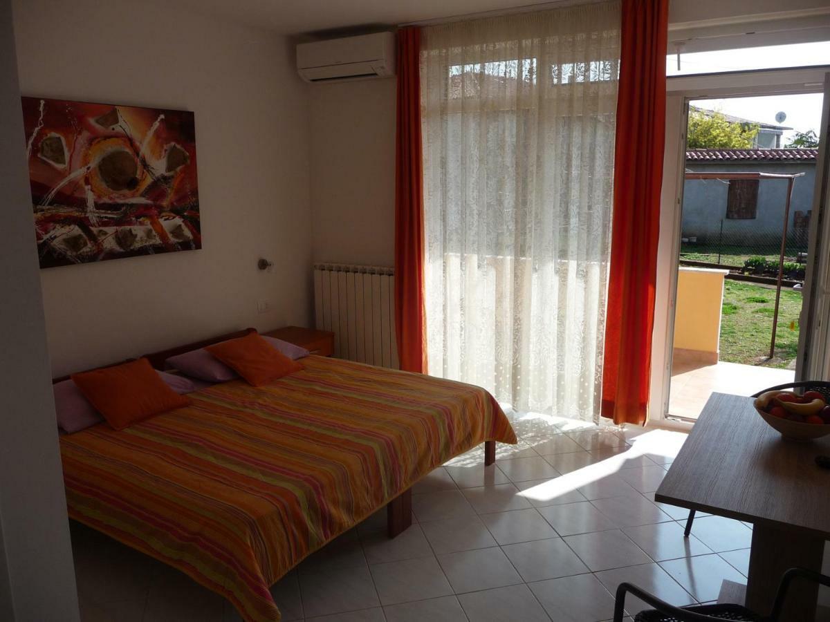 Apartments & Rooms Milka Umag Bagian luar foto