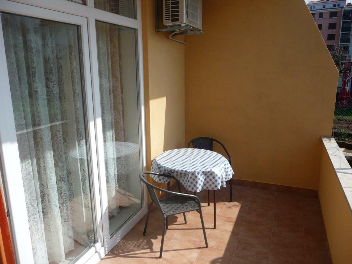 Apartments & Rooms Milka Umag Bagian luar foto