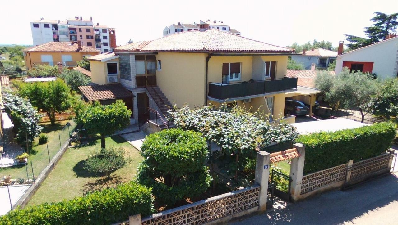 Apartments & Rooms Milka Umag Bagian luar foto